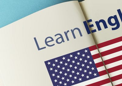 Pourquoi maîtriser l’anglais est essentiel pour les jeunes français ?